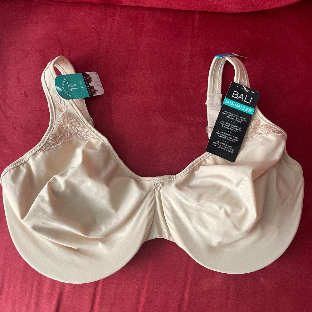 NWT Bali Bra with underwire Size 34DDD